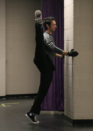 Ben Agosto warms up backstage