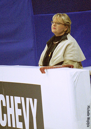 Coach Muriel Zazoui at the boards