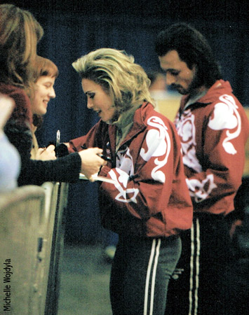 Irina Lobacheva &amp; Ilia Averbukh sign autographs at the practice rink