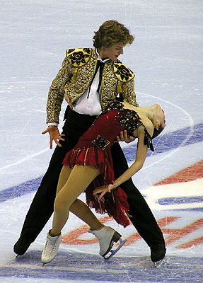 Meryl Davis &amp; Charllie White - Junior Compulsory Dance (Paso Doble)