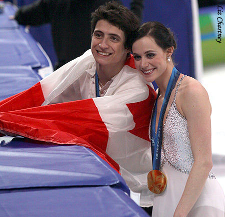 Virtue &amp; Moir pose for photos