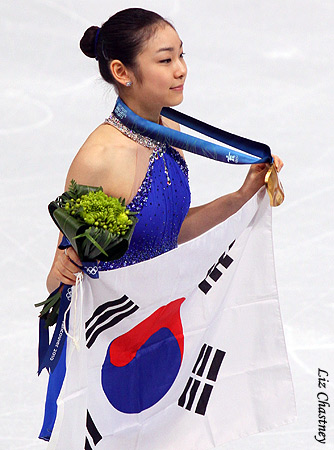 Korea's Yu-Na Kim poses with her gold medal