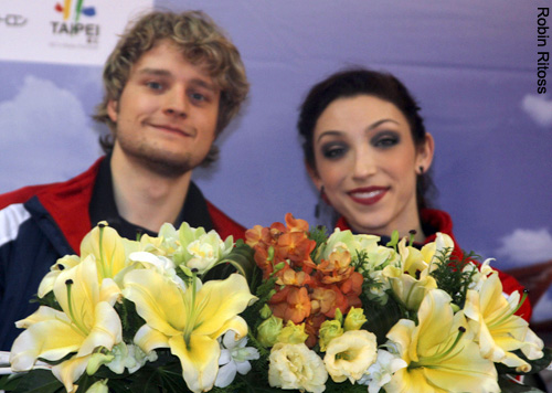 Meryl Davis &amp; Charlie White (USA) and focus-hogging flowers 1st