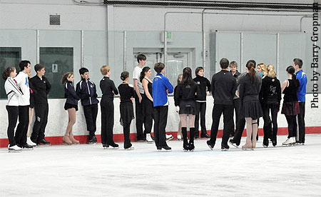 The novice dancers surround Belbin &amp; White