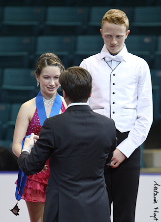 Glavine &amp; Hough receive their bronze medals from William Thompson