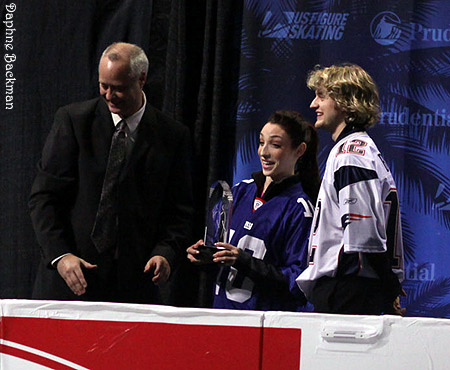 Meryl &amp; Charlie receive Skating Magazine award