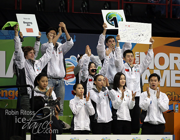 Men's Group 3 - Lots of support for Team Asia's Boyang Jin (CHN) 