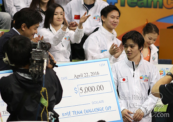 Shoma Uno (JPN) of Team Asia receives his check