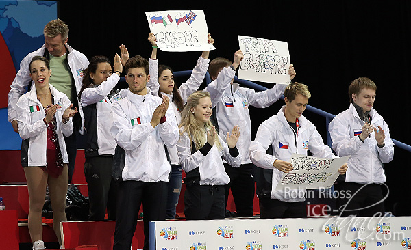 Team Europe cheers for Stolbova & Klimov