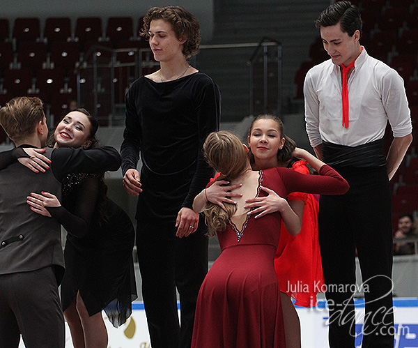 Skoptsova & Aleshin congratulate Shpilevaya & Smirnov and Loboda & Drozd