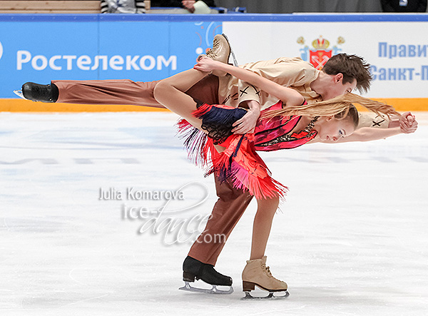 Arina Ushakova & Maksim Nekrasov