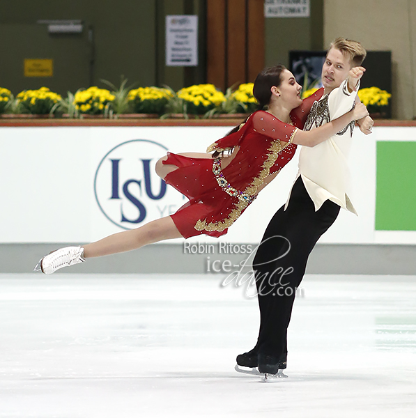 Viktoria Semenjuk & Artur Gruzdev (EST)