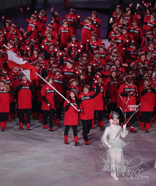 Tessa Virtue & Scott Moir lead Team Canada into the Stadium