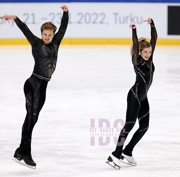 Christina Carreira & Anthony Ponomarenko (USA)