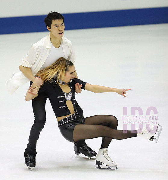 Katarina Wolfkostin & Jeffrey Chen (USA) 